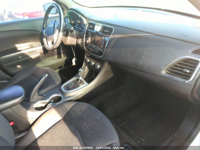 Chrysler 200 Touring 2014 1C3CCBBG4EN178454 Image 5