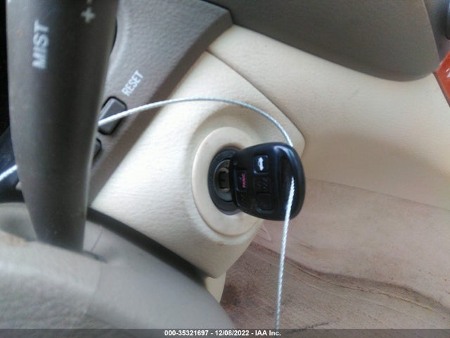 Lexus LS 430 2003 JTHBN30F230105724 Image 3