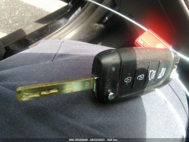 KM8K12AAXJU110519 Hyundai Kona Se