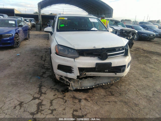 Volkswagen Touareg Lux 2011 WVGFK9BP3BD007065 Image 7