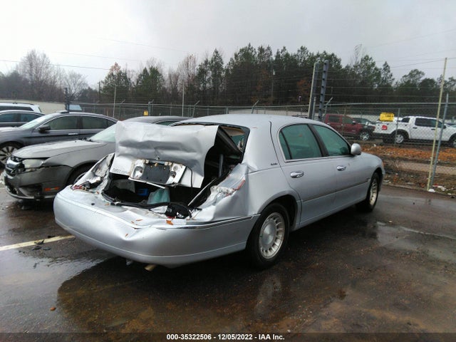 Lincoln Town Car Executive 2001 1LNHM81W21Y704465 Image 5