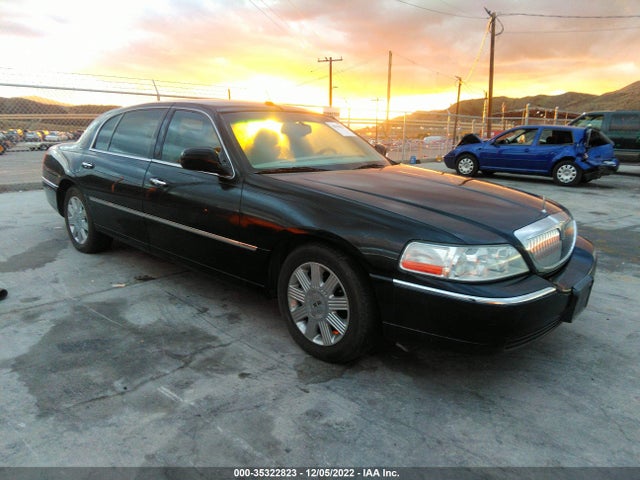 Lincoln Town Car Ultimate L 2004 1LNHM85W54Y600969 main image