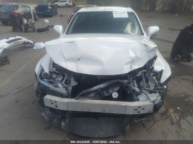Lexus IS 250C 2015 JTHFF2C29F2532585 Image 8