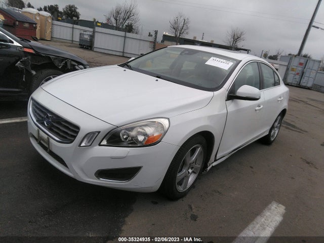 Volvo S60 T5 2012 YV1622FS9C2145937 Image 2