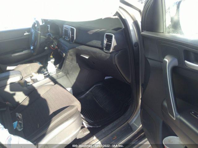 KNDPMCAC8J7464918 KIA Sportage Lx