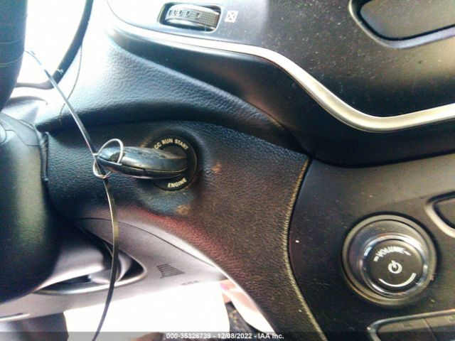 1C4PJLCB7KD370125 Jeep Cherokee Latitude