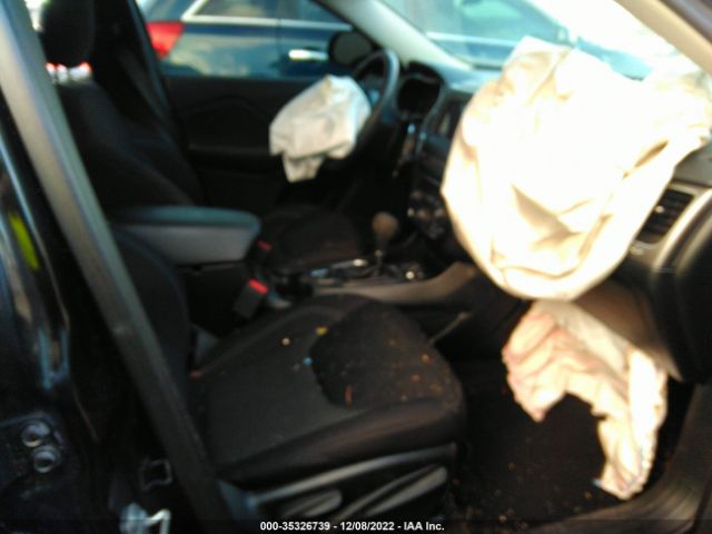 1C4PJLCB7KD370125 Jeep Cherokee Latitude