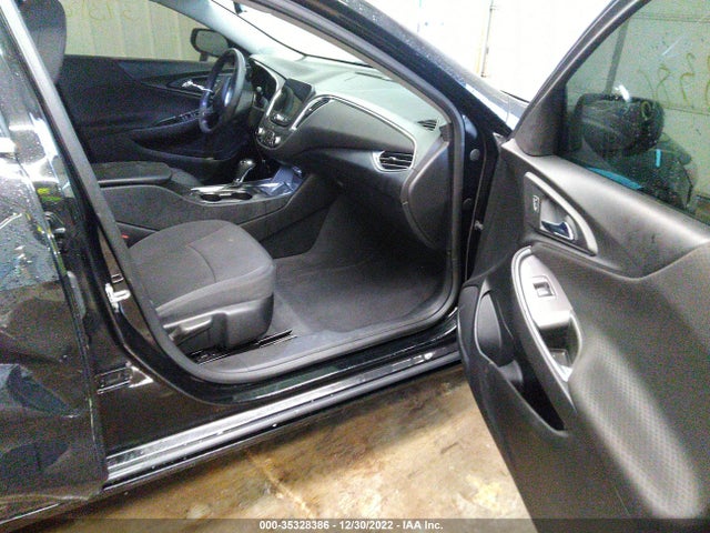 2019 Chevrolet Malibu, VIN: 1G1ZD5ST5KF195313