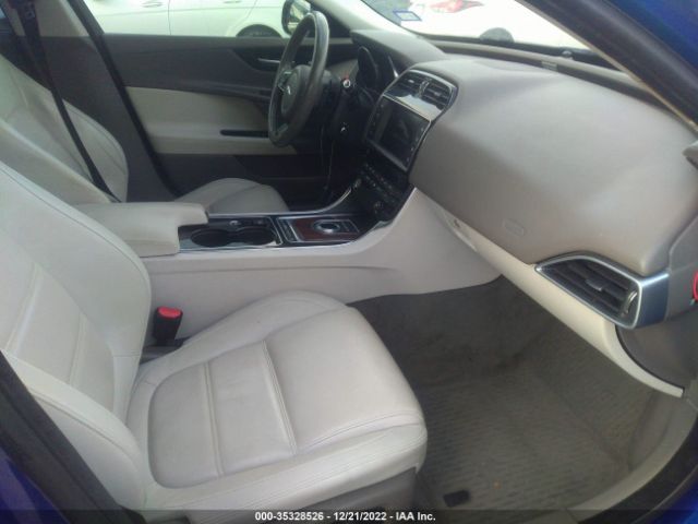 SAJAK4BV9HA963713 Jaguar Xe 35t Prestige