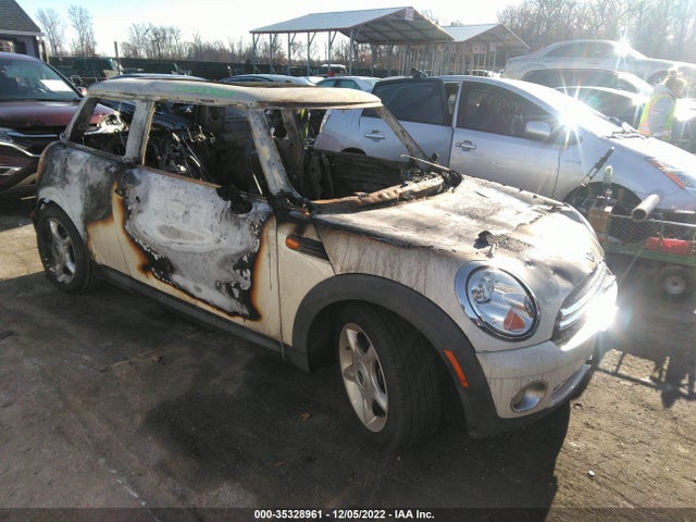 2009 MINI COOPER WMWMF33529TT69184 Photo 0