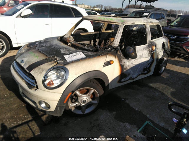 2009 MINI COOPER WMWMF33529TT69184 Photo 1