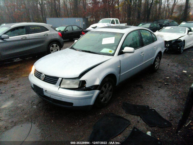 WVWMA63B8XE515274 Volkswagen PASSAT GLS