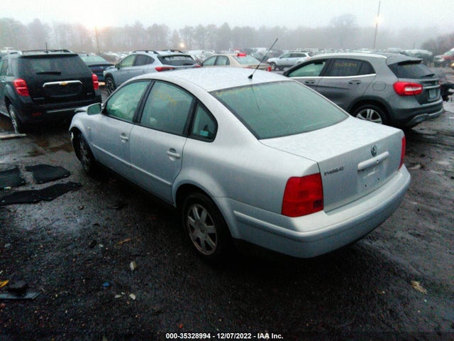 WVWMA63B8XE515274 Volkswagen PASSAT GLS