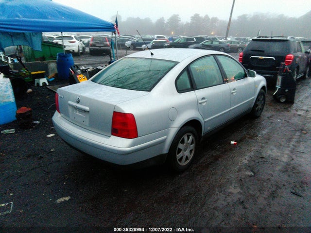 WVWMA63B8XE515274 Volkswagen PASSAT GLS
