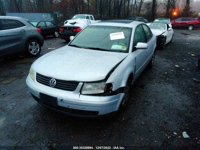 WVWMA63B8XE515274 Volkswagen PASSAT GLS