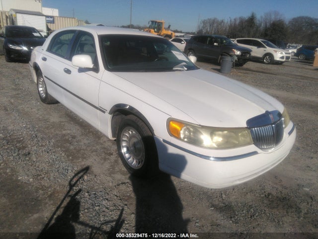 Lincoln Town Car Executive 1999 1LNHM81W4XY638591 головне зображення