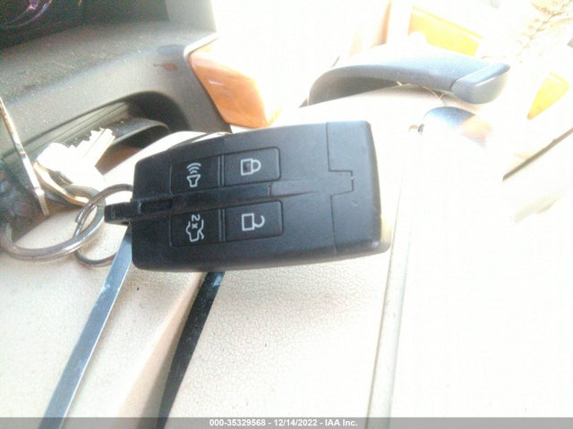 Lincoln MKS 2011 1LNHL9DR7BG608739 Image 3