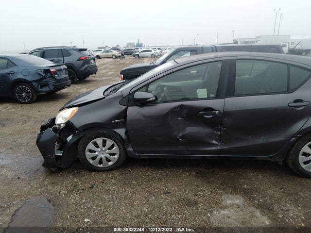 35332248 :رقم المزاد ، JTDKDTB36D1557517 vin ، 2013 Toyota Prius C One/two/three/four مزاد بيع
