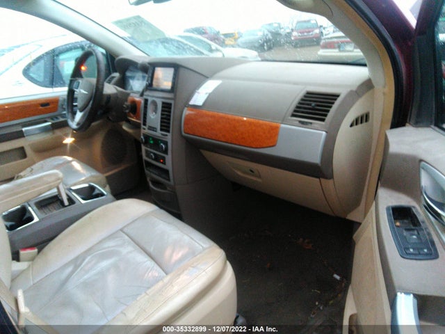 2A4RR7DX9AR321890 Chrysler Town & Country Limited