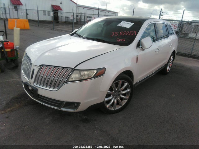 Lincoln MKT 2011 2LMHJ5FR5BBJ53185 Image 2