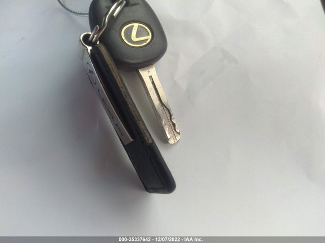 2004 LEXUS ES 330 VIN: JTHBA30G745018975