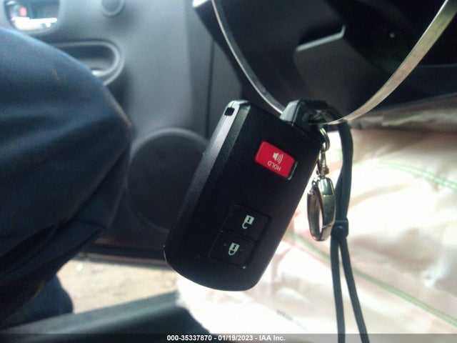 2016 Toyota Prius, VIN: JTDKDTB3XG1135870