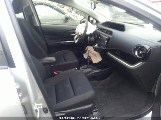 2016 Toyota Prius, VIN: JTDKDTB3XG1135870