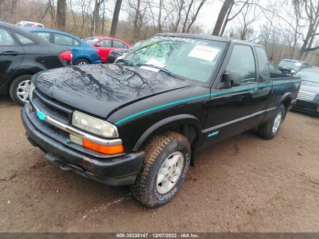 2001 CHEVROLET S-10 LS VIN: 1GCDT19W718158991