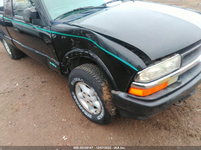 2001 CHEVROLET S-10 LS VIN: 1GCDT19W718158991