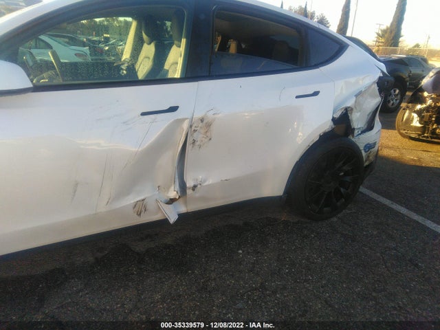 Tesla Model Y Long Range 2021 5YJYGDEEXMF188852 Image 7
