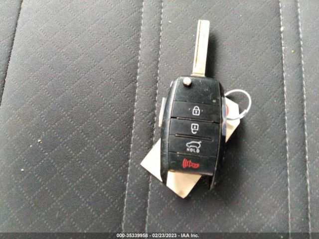 5XYPGDA30GG122615 KIA SORENTO LX