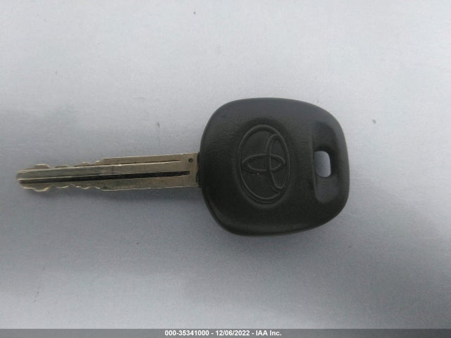 2005 TOYOTA COROLLA CE/LE VIN: JTDBR32E552051823
