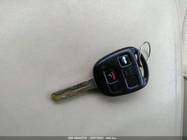 Lexus LS 430 2003 JTHBN30F030113921 Image 3