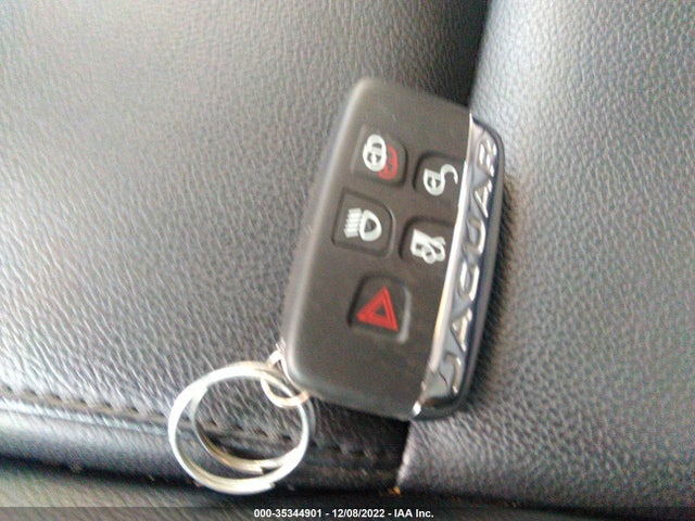 Jaguar Xe 35t Premium 2017 SAJAJ4BV3HA974368 Image 3