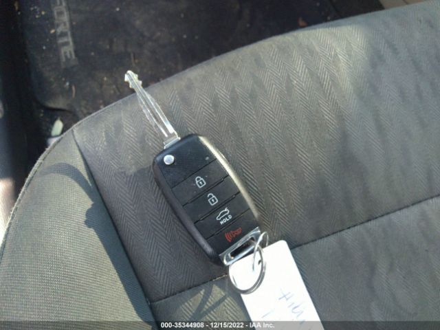 KNAFK4A65G5539643 KIA FORTE LX