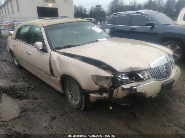 Lincoln Town Car Cartier 2000 1LNHM83W6YY769648 main image