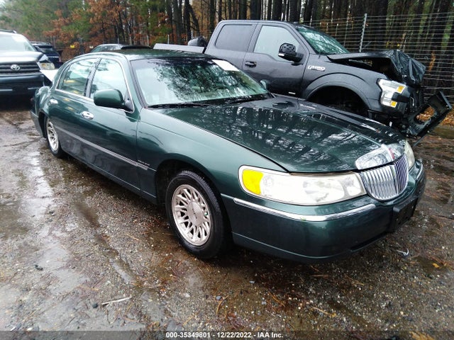 Lincoln Town Car Signature 1999 1LNHM82W7XY622741 main image