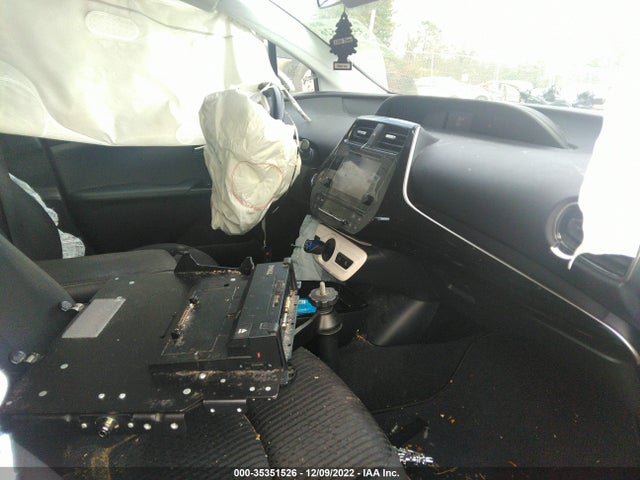 JTDKARFUXJ3061523 Toyota Prius Three