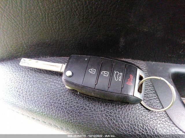 2015 KIA SORENTO LX VIN: 5XYKT4A69FG598859