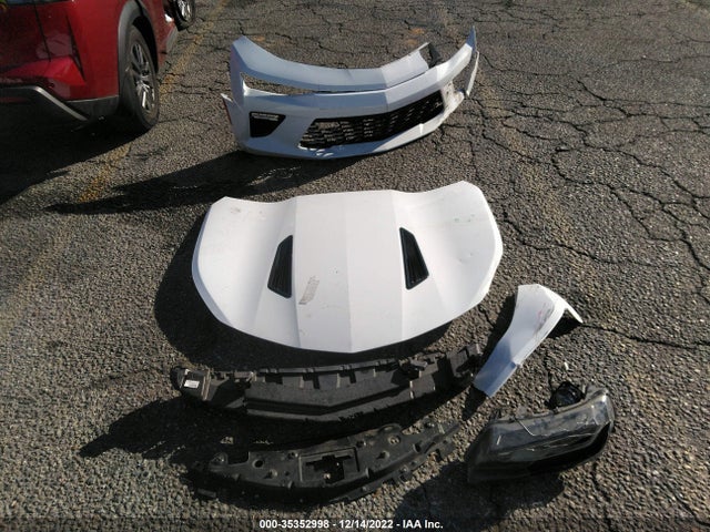 2018 Chevrolet Camaro, VIN: 1G1FF1R79J0146261