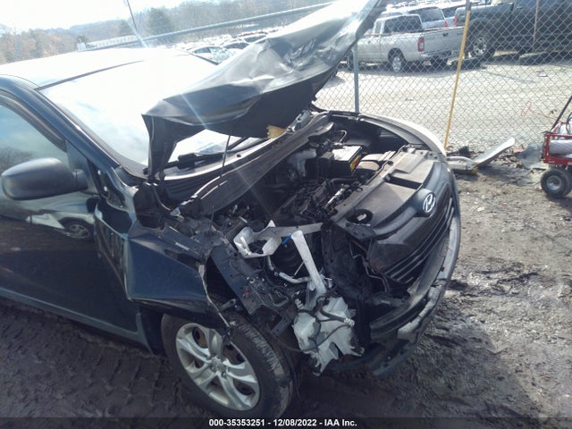 2011 HYUNDAI TUCSON GL VIN: KM8JT3AB5BU242447