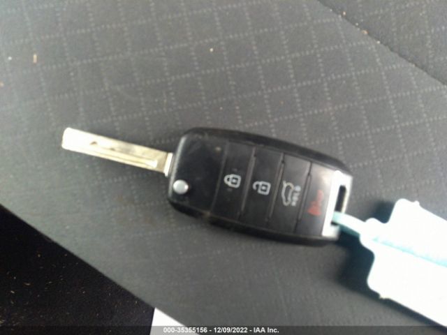 5XYPG4A35GG086405 KIA SORENTO LX