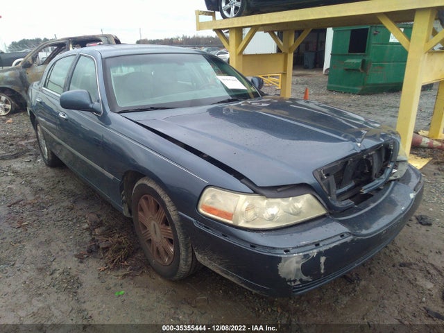 Lincoln Town Car Signature Limited 2005 1LNHM82W85Y670911 головне зображення