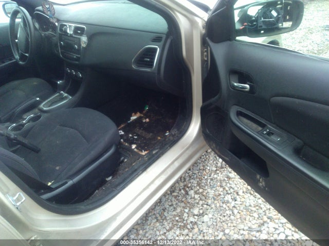 1C3CCBAB3EN237144 Chrysler 200 LX
