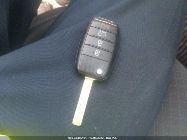 5XYPG4A39JG404078 KIA SORENTO LX