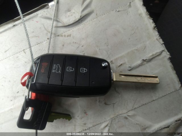 5XYPGDA39JG380977 KIA SORENTO LX