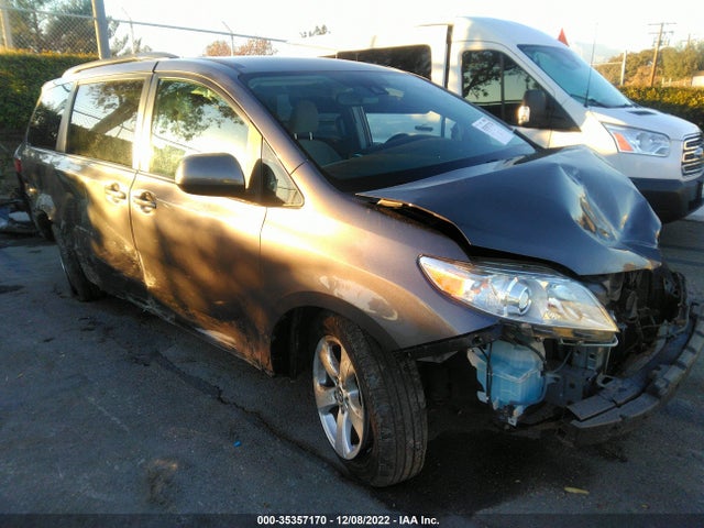 2018 Toyota Sienna, VIN: 5TDKZ3DC8JS920963