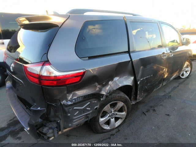 2018 Toyota Sienna, VIN: 5TDKZ3DC8JS920963