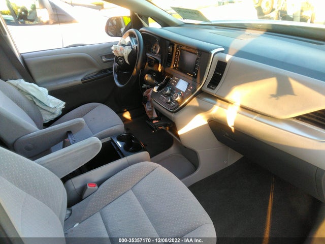 2018 Toyota Sienna, VIN: 5TDKZ3DC8JS920963