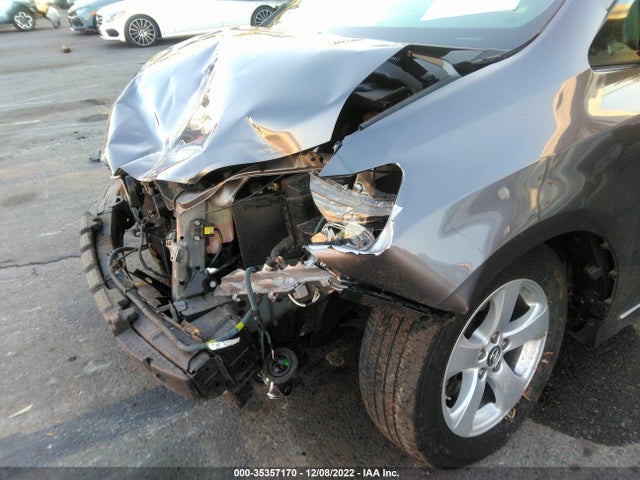 2018 Toyota Sienna, VIN: 5TDKZ3DC8JS920963